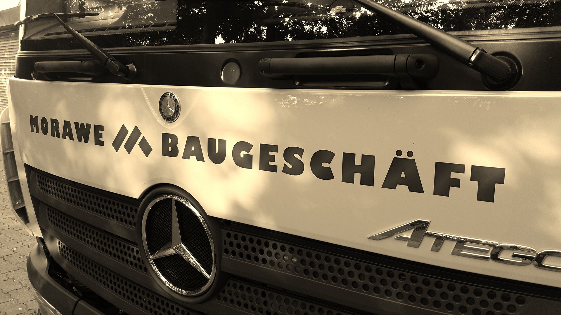 LKW von Morawe Baugeschäft | Emtmannsberg in der Nahaufnahme